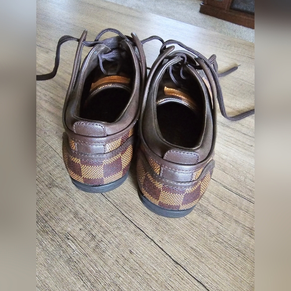 Preowned Louis Vuitton Sneakers - Picture 4 of 7